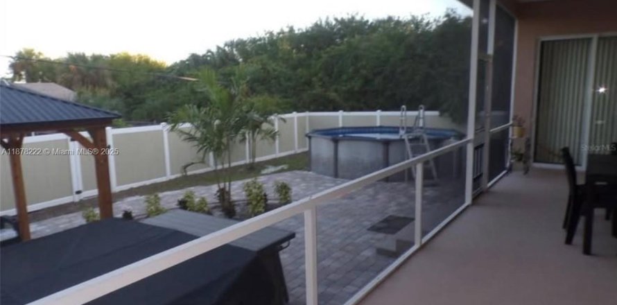 Casa en Port Charlotte, Florida 3 dormitorios № 2059697