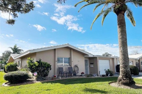 House in Sarasota, Florida 2 bedrooms, 168.43 sq.m. № 2295193