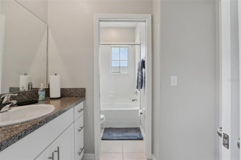 Townhouse in Wesley Chapel, Florida 3 bedrooms, 167.87 sq.m. № 2207093 - photo 18