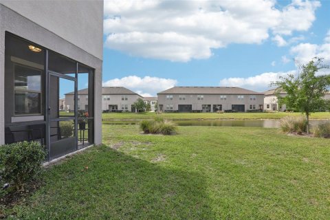 Townhouse in Wesley Chapel, Florida 3 bedrooms, 167.87 sq.m. № 2207093 - photo 10