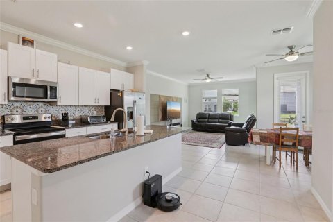 Townhouse in Wesley Chapel, Florida 3 bedrooms, 167.87 sq.m. № 2207093 - photo 7