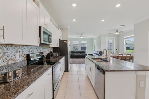 Townhouse in Wesley Chapel, Florida 3 bedrooms, 167.87 sq.m. № 2207093 - photo 8
