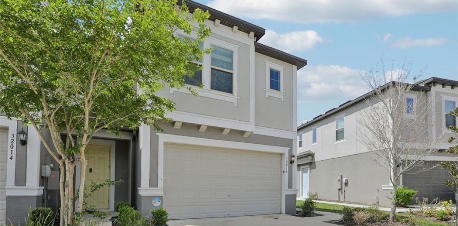 Townhouse in Wesley Chapel, Florida 3 bedrooms, 167.87 sq.m. № 2207093