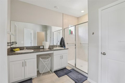 Townhouse in Wesley Chapel, Florida 3 bedrooms, 167.87 sq.m. № 2207093 - photo 16