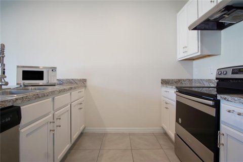 Villa ou maison à louer à Winter Haven, Floride: 4 chambres, 137.96 m2 № 2413667 - photo 7