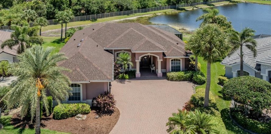 House in Venice, Florida 3 bedrooms, 247.31 sq.m. № 2135833