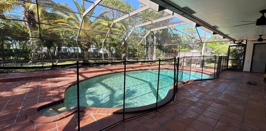 Villa ou maison à Palmetto Bay, Floride 3 chambres, 172.24 m2 № 2069478