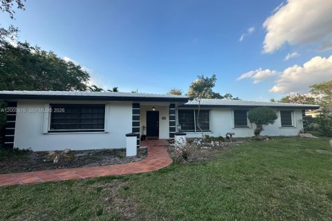 Villa ou maison à louer à Palmetto Bay, Floride: 3 chambres, 172.24 m2 № 2069478 - photo 2