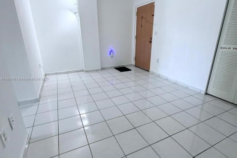 Copropriété à louer à Miami, Floride: 1 chambre, 50.72 m2 № 1946816 - photo 4
