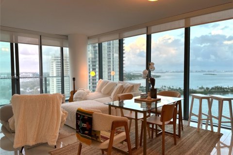 Condominio en Miami, Florida, 1 dormitorio  № 2044519