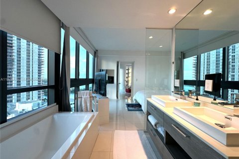 Condominio en venta en Miami, Florida, 1 dormitorio, 65.59 m2 № 2044519 - foto 12