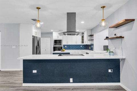 House in Margate, Florida 3 bedrooms, 204.38 sq.m. № 1880040 - photo 1