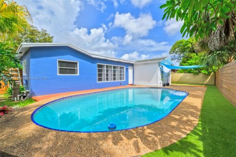 House in Margate, Florida 3 bedrooms, 204.38 sq.m. № 1880040 - photo 25