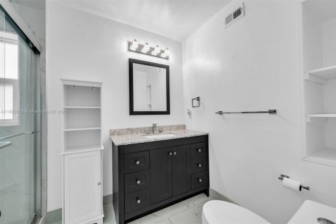 House in Margate, Florida 3 bedrooms, 204.38 sq.m. № 1880040 - photo 19