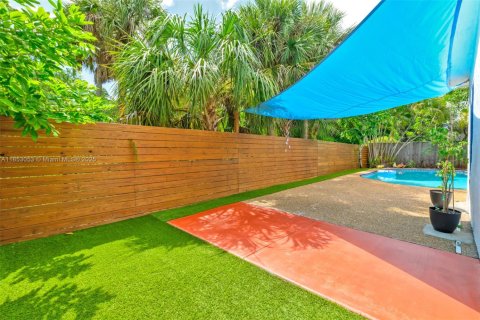 House in Margate, Florida 3 bedrooms, 204.38 sq.m. № 1880040 - photo 27