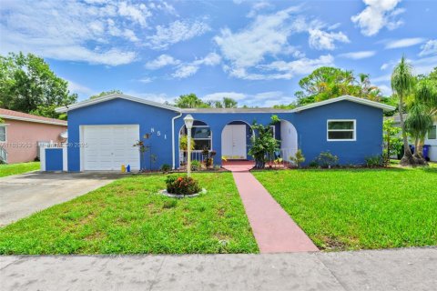 House in Margate, Florida 3 bedrooms, 204.38 sq.m. № 1880040 - photo 3