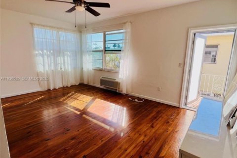 Apartment in Miami Beach, Florida 1 bedroom, 67.82 sq.m. № 1994528 - photo 5