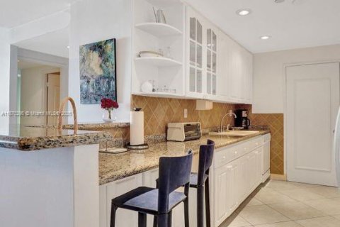 Купить кондоминиум в Ки-Бискейн, Флорида 3 спальни, 185.9м2, № 1895932 - фото 8