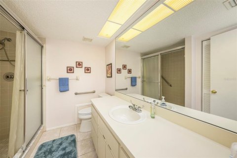 Condo in Holiday, Florida, 2 bedrooms  № 1856368 - photo 17