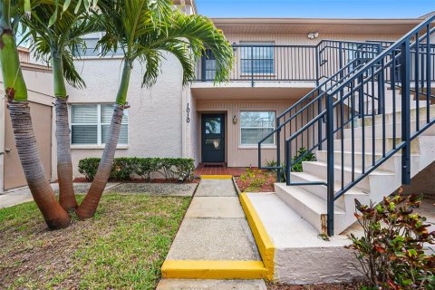 Condo in Holiday, Florida, 2 bedrooms  № 1856368 - photo 1