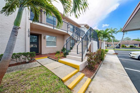 Condo in Holiday, Florida, 2 bedrooms  № 1856368 - photo 2