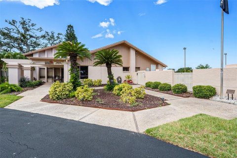 Condo in Holiday, Florida, 2 bedrooms  № 1856368 - photo 26