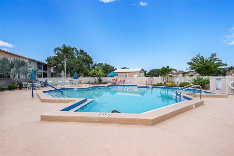 Condo in Holiday, Florida, 2 bedrooms  № 1856368 - photo 23