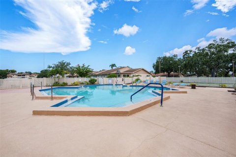 Condo in Holiday, Florida, 2 bedrooms  № 1856368 - photo 22