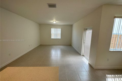 Villa ou maison à vendre à Miami, Floride: 3 chambres, 170.94 m2 № 1950395 - photo 2