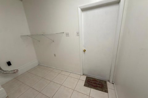 House in Brandon, Florida 4 bedrooms, 151.24 sq.m. № 2129408 - photo 24