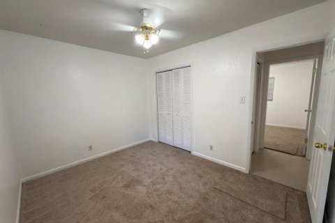 House in Brandon, Florida 4 bedrooms, 151.24 sq.m. № 2129408 - photo 20