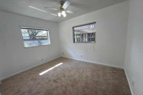 House in Brandon, Florida 4 bedrooms, 151.24 sq.m. № 2129408 - photo 17