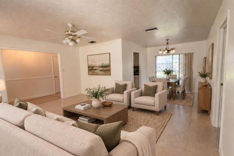 House in Brandon, Florida 4 bedrooms, 151.24 sq.m. № 2129408 - photo 6
