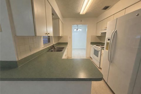 House in Brandon, Florida 4 bedrooms, 151.24 sq.m. № 2129408 - photo 7