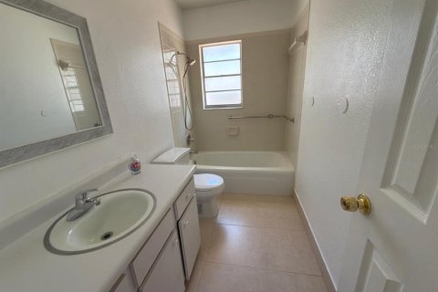 House in Brandon, Florida 4 bedrooms, 151.24 sq.m. № 2129408 - photo 19