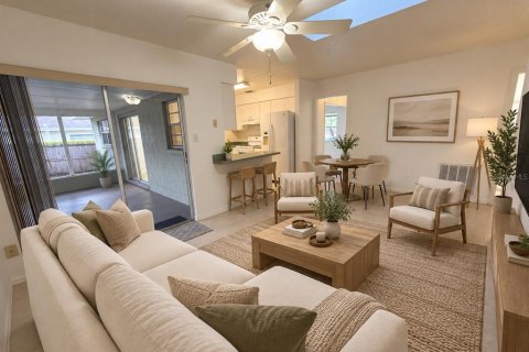 House in Brandon, Florida 4 bedrooms, 151.24 sq.m. № 2129408 - photo 10
