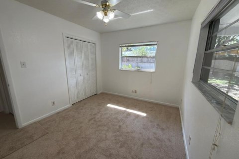 House in Brandon, Florida 4 bedrooms, 151.24 sq.m. № 2129408 - photo 18