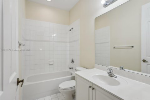 Condominio en venta en Tamarac, Florida, 3 dormitorios, 142.7 m2 № 1875172 - foto 17