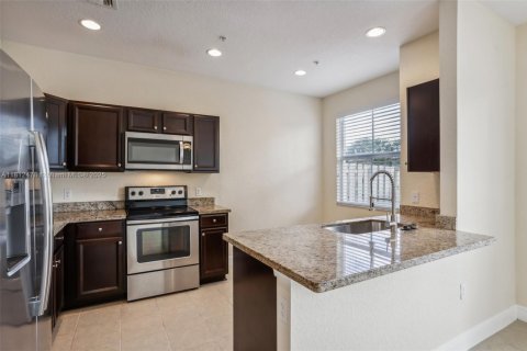 Condominio en venta en Tamarac, Florida, 3 dormitorios, 142.7 m2 № 1875172 - foto 3