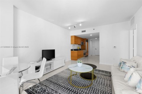 Condominio en venta en Miami, Florida, 1 dormitorio, 68 m2 № 1972259 - foto 6