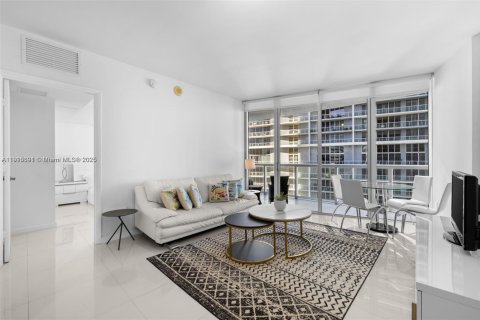 Condominio en venta en Miami, Florida, 1 dormitorio, 68 m2 № 1972259 - foto 1