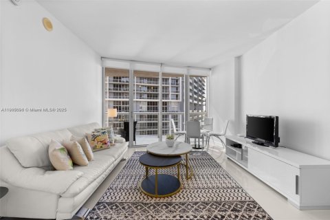 Condominio en venta en Miami, Florida, 1 dormitorio, 68 m2 № 1972259 - foto 2