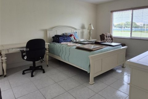 Condo in Pembroke Pines, Florida, 2 bedrooms № 1988099 - photo 9