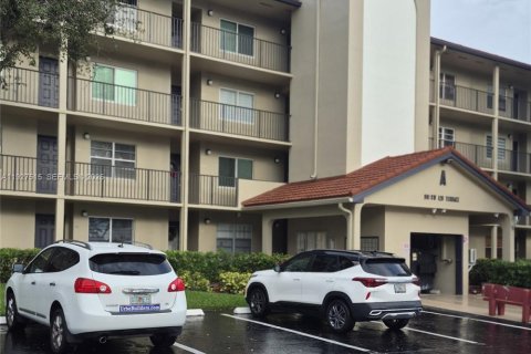 Condo in Pembroke Pines, Florida, 2 bedrooms № 1988099 - photo 18