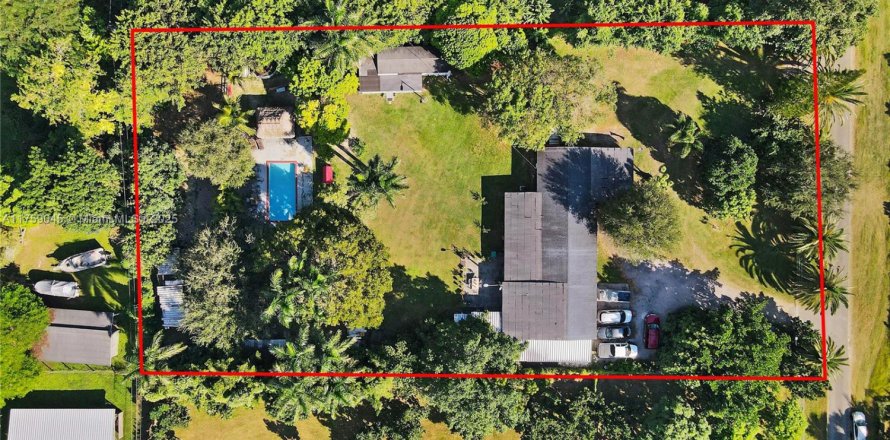 House in Homestead, Florida 4 bedrooms, 193.98 sq.m. № 1504918