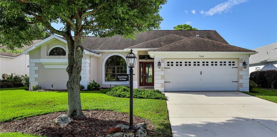 Villa ou maison à Spring Hill, Floride 2 chambres, 187.66 m2 № 2399303