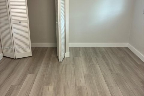 Снять в аренду виллу или дом в Норт-Майами-Бич, Флорида 3 спальни, 110.55м2, № 2042593 - фото 6