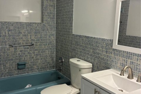 Снять в аренду виллу или дом в Норт-Майами-Бич, Флорида 3 спальни, 110.55м2, № 2042593 - фото 5