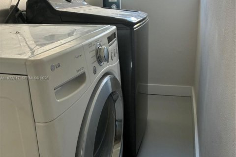 Снять в аренду виллу или дом в Норт-Майами-Бич, Флорида 3 спальни, 110.55м2, № 2042593 - фото 11