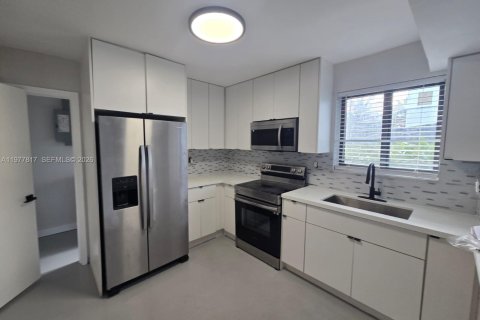 Дом в Норт-Майами-Бич, Флорида 3 спальни, 110.55м2 № 2042593